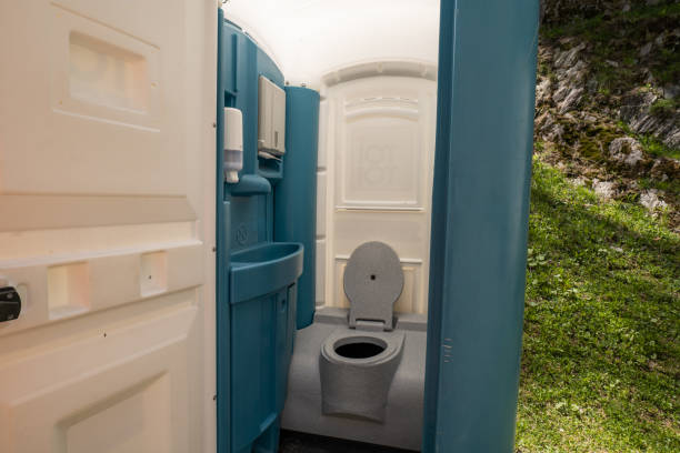 Portable Toilet Options We Offer in South Roxana, IL